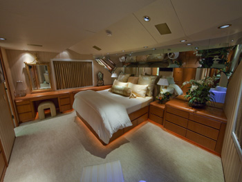Luxury yacht Sea Bear Master Stateroom