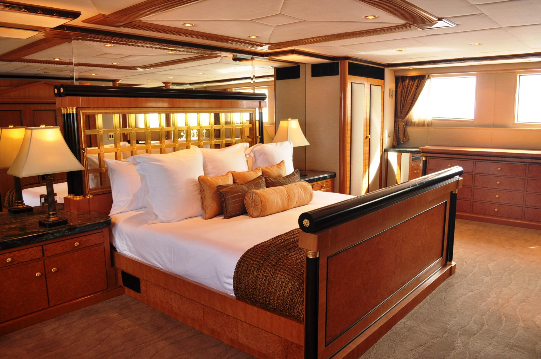 MAJOR WAGER - Master Stateroom