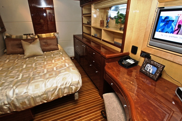MISSY B II - Guest Cabin with Pullman