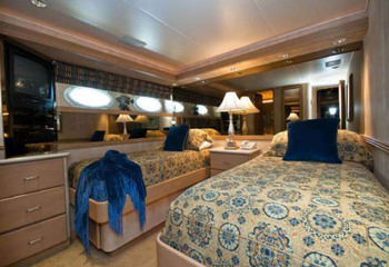 MIZ DORIS III  guest cabin