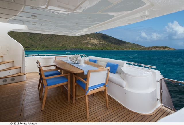 MY CRYSTAL PARROT - Aft deck dining