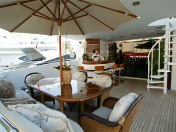 MY Impulsive Aft Deck Dining