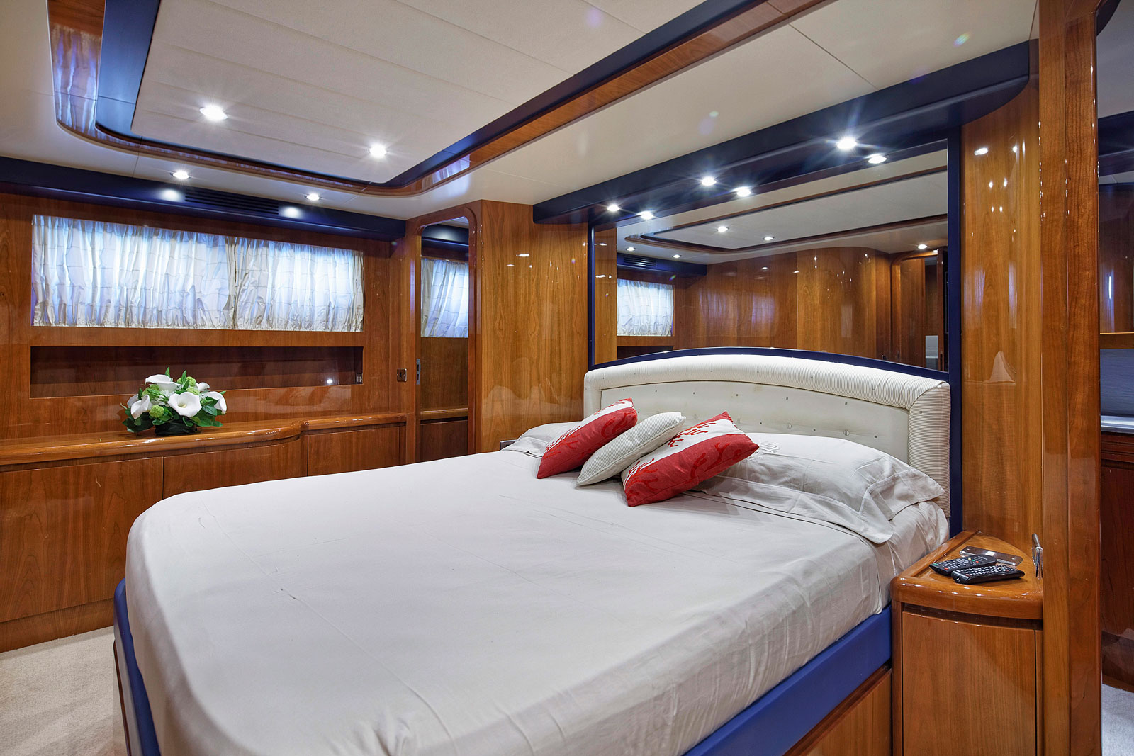 Motor Yacht AQVA - Master cabin image 2