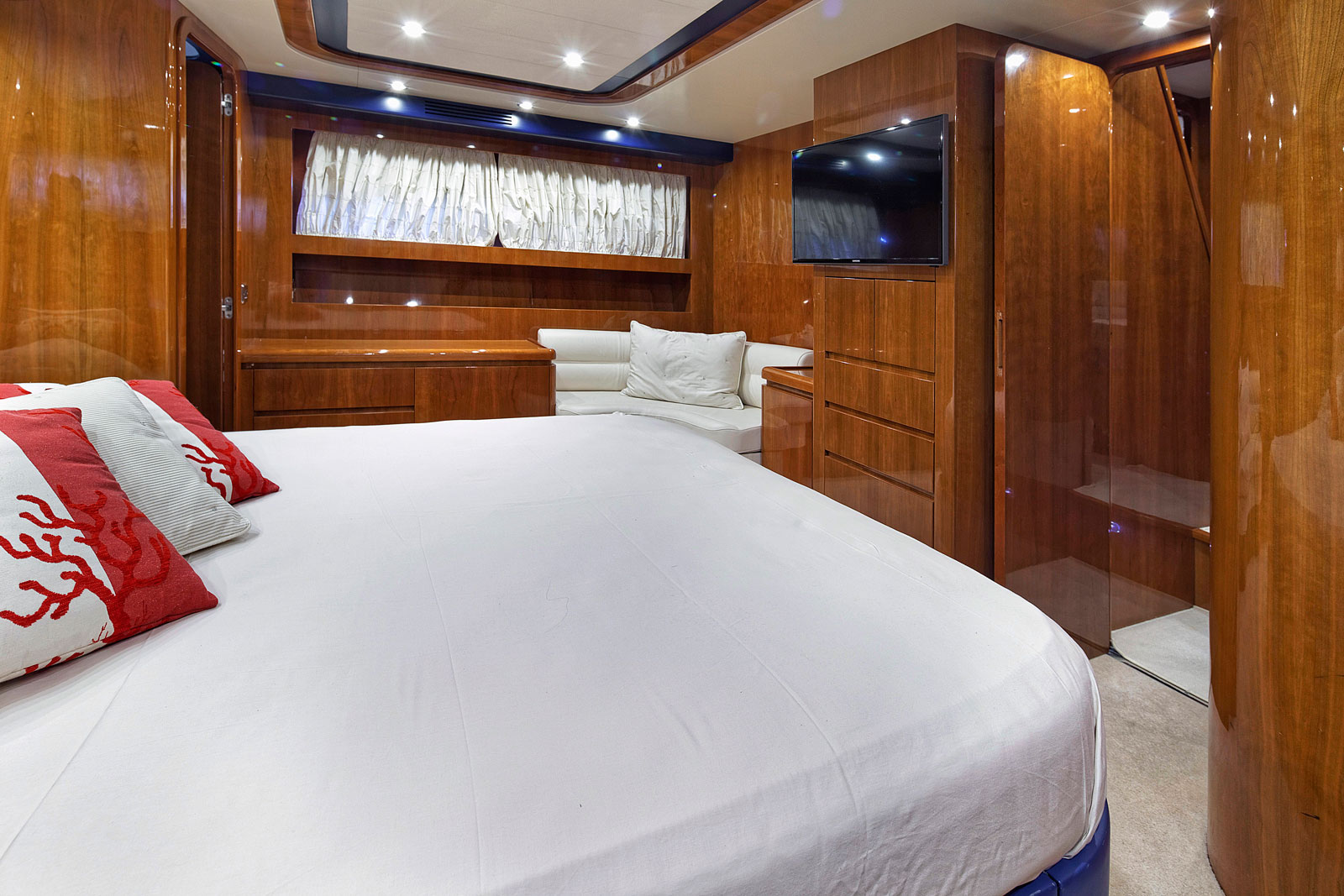 Motor Yacht AQVA - Master cabin image 3