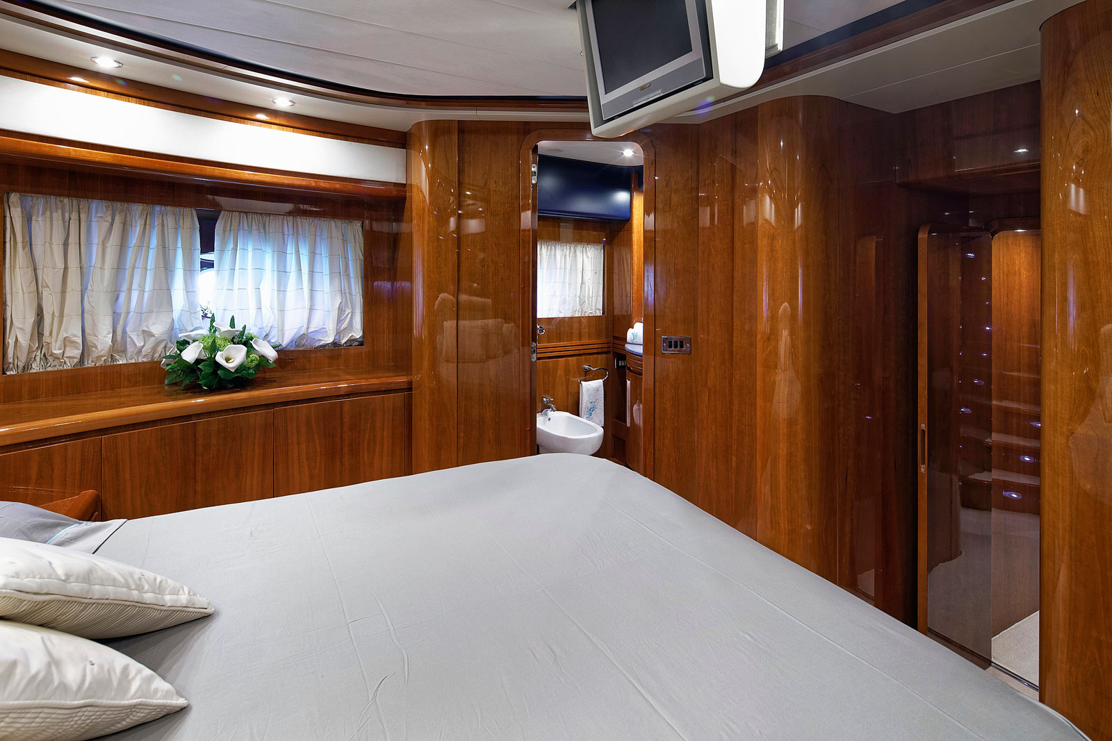 Motor Yacht AQVA - VIP cabin image 2