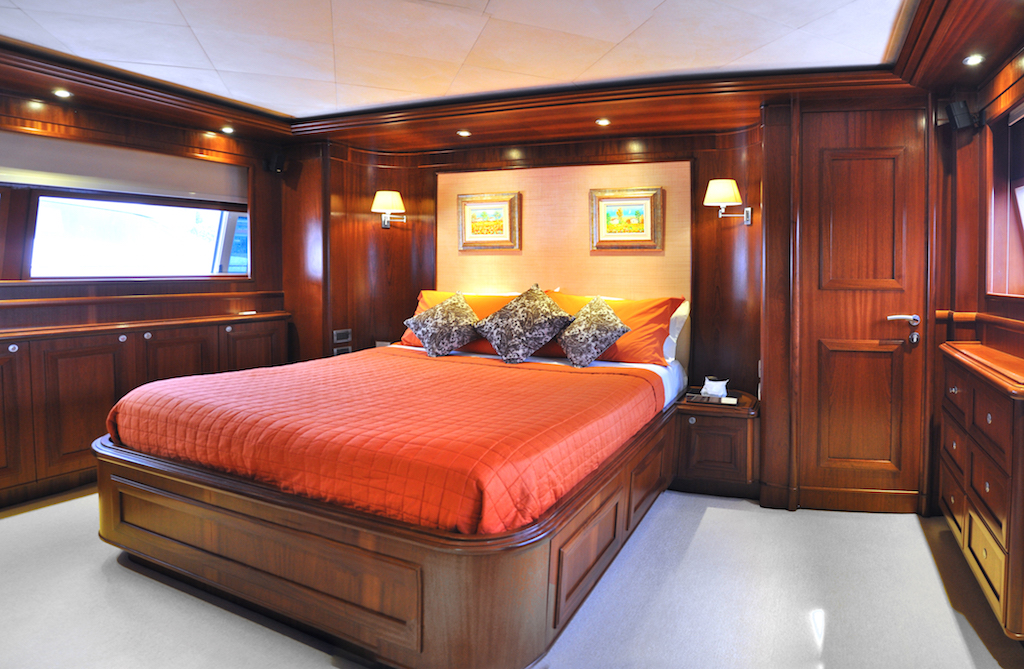 Motor Yacht CONQUISTADOR - Master cabin
