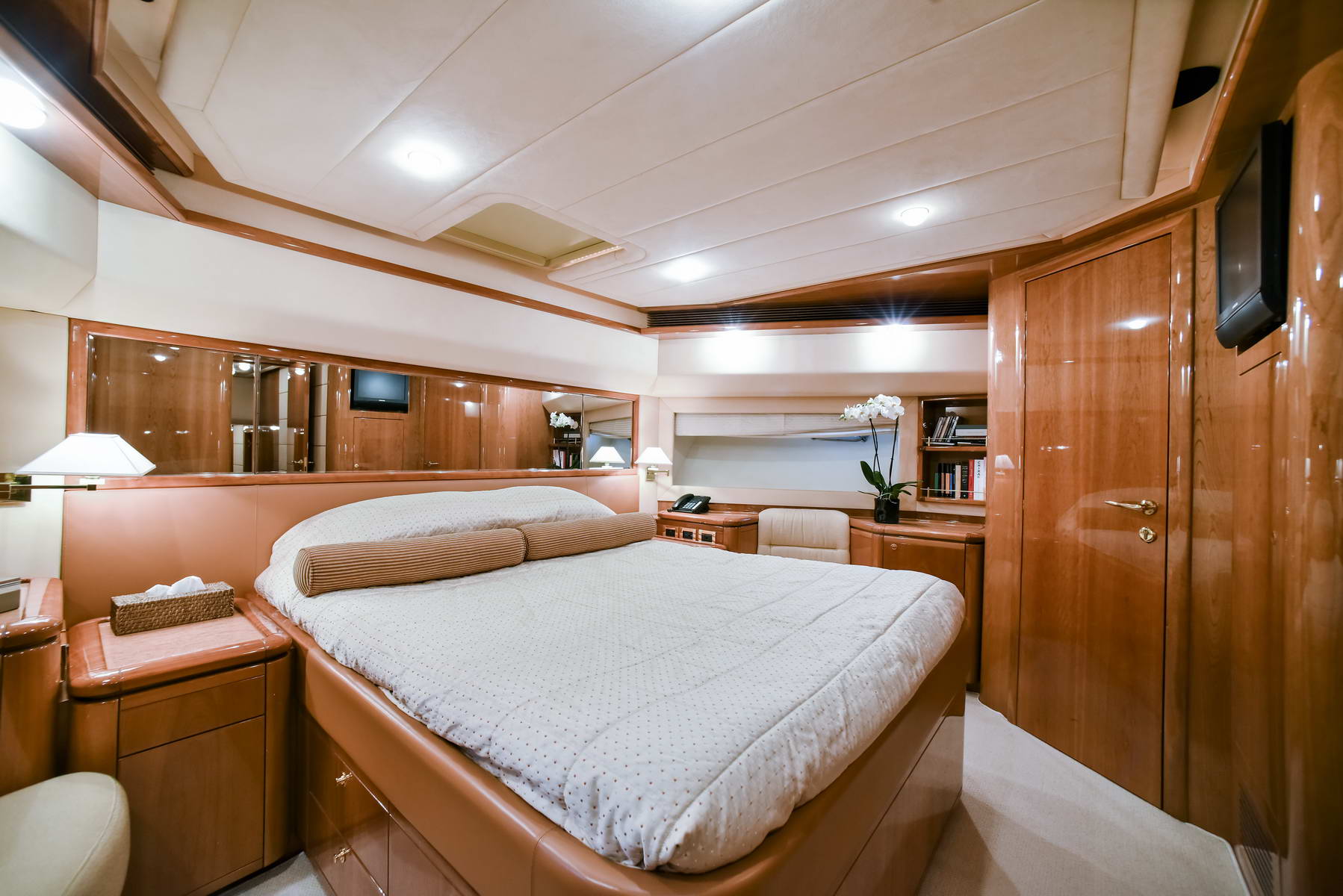 Motor Yacht DAY OFF - Guest cabin