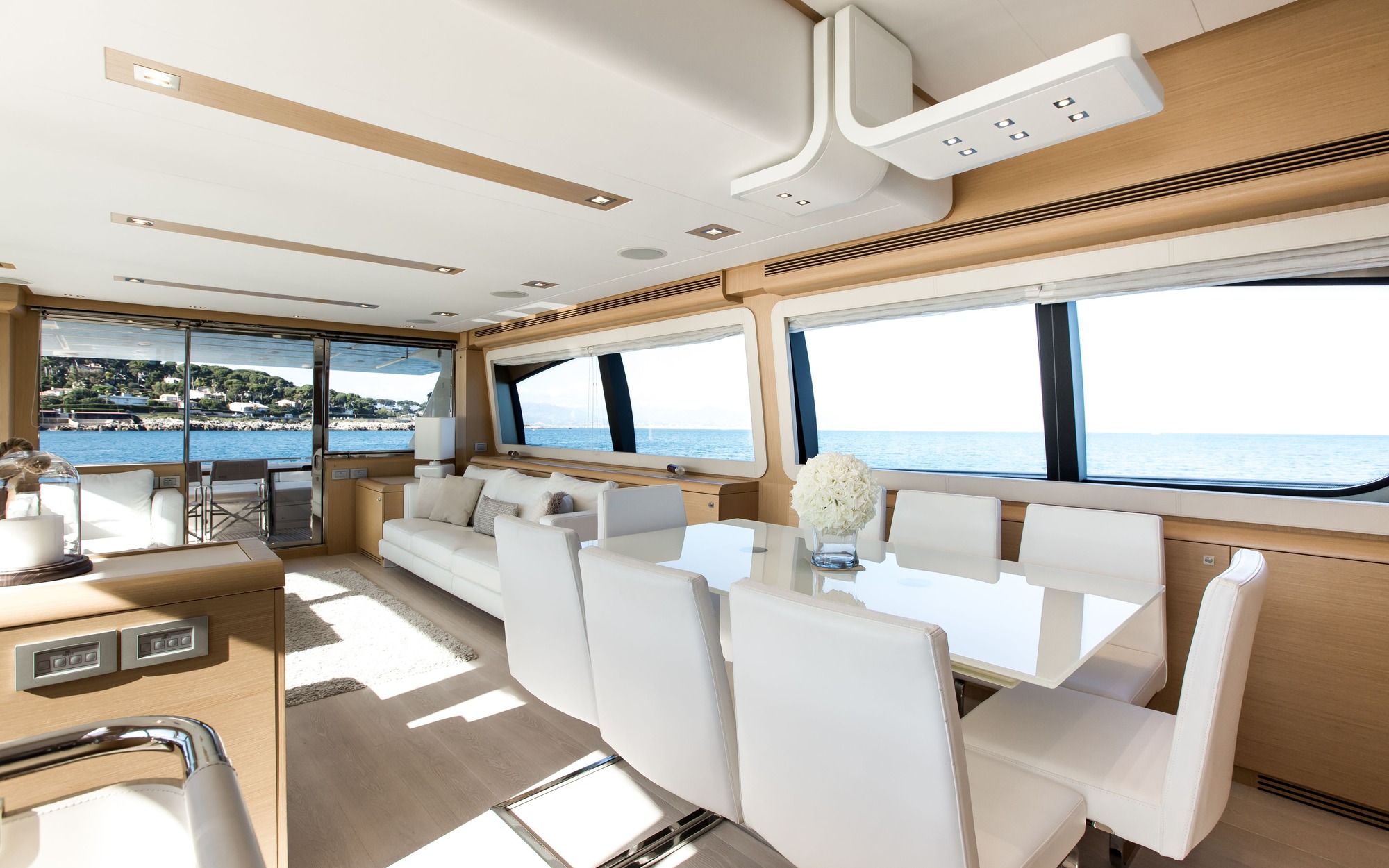Motor Yacht IGELE - Dining and salon