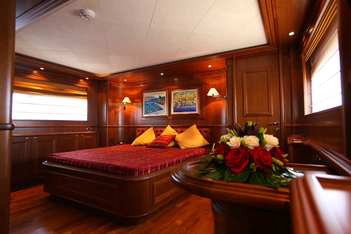 Motor Yacht KLOBUK - Upper deck master cabin
