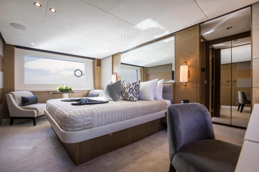 Motor Yacht LA VIE - Master cabin view