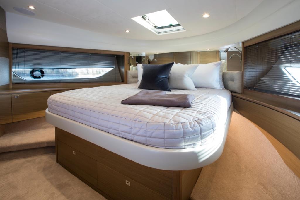 Motor Yacht LA VIE - VIP cabin forward