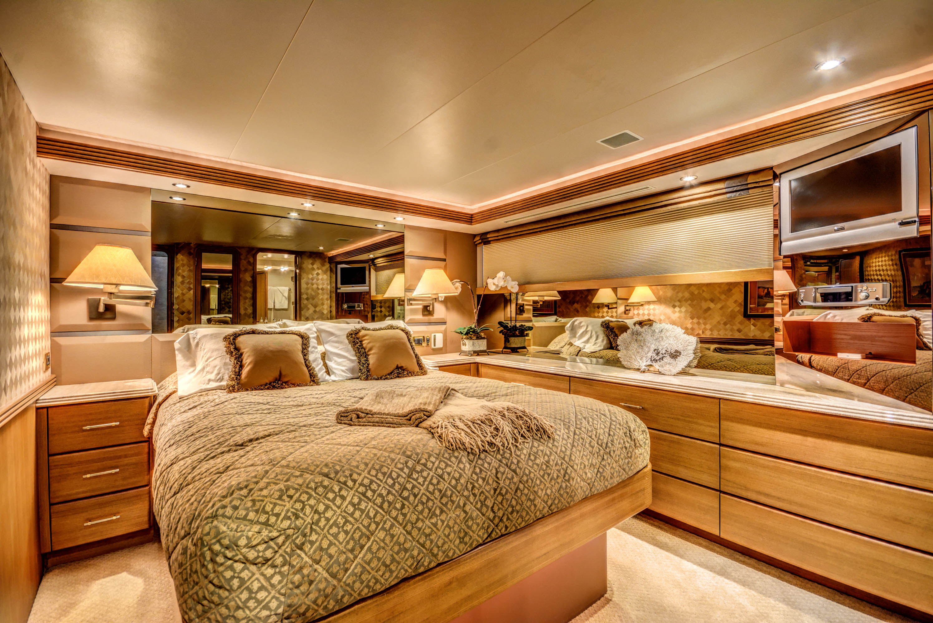 Motor Yacht LADY Z - Master suite