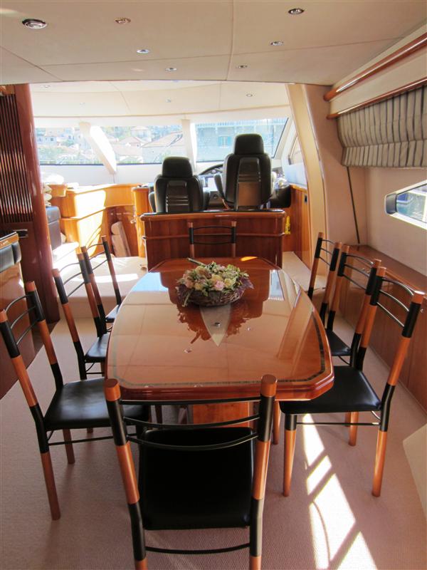Motor Yacht LUCKY BEAR -  Dining