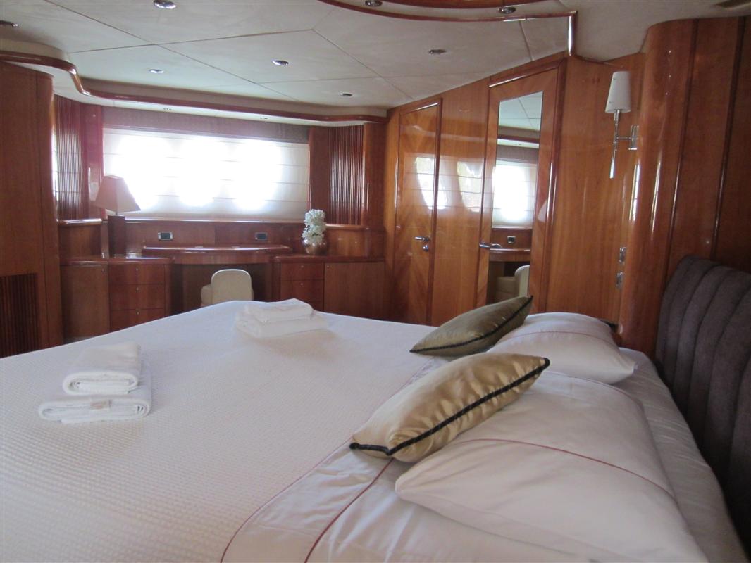 Motor Yacht LUCKY BEAR -  Master Cabin 2