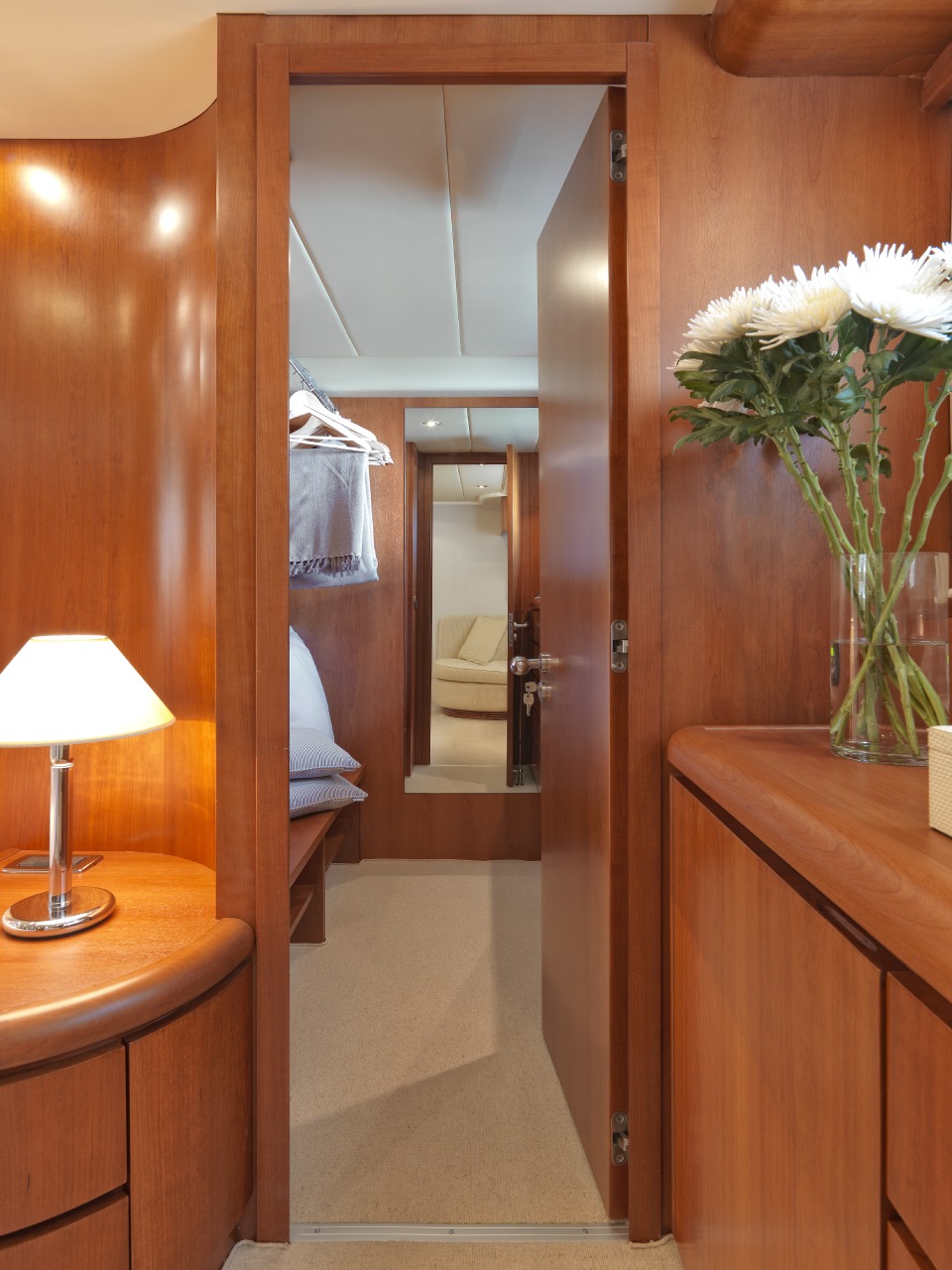 Motor Yacht MARTINA - Corridor
