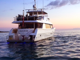 Motor Yacht OASIS - Stern view