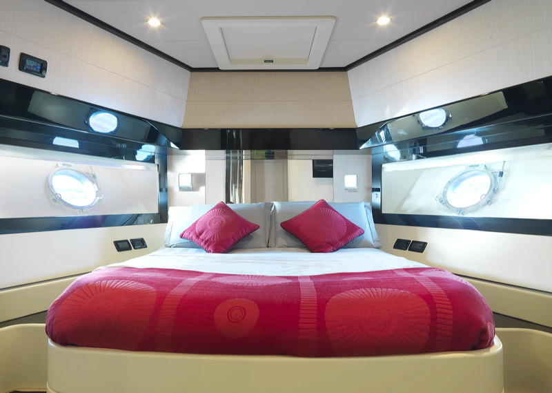 Motor Yacht Stinray M -  Double Cabin