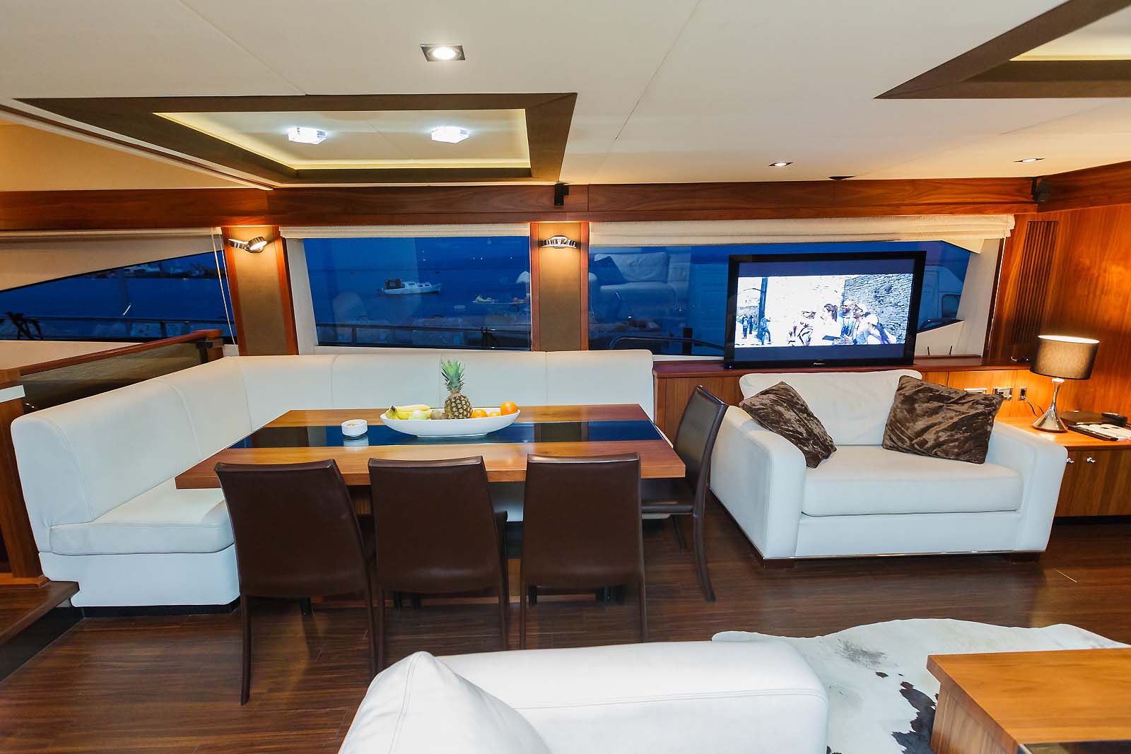 Motor Yacht THE BEST WAY - Dining and salon entertainment