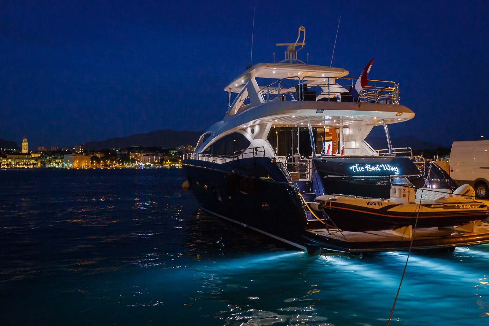 Motor Yacht THE BEST WAY - Transom at night
