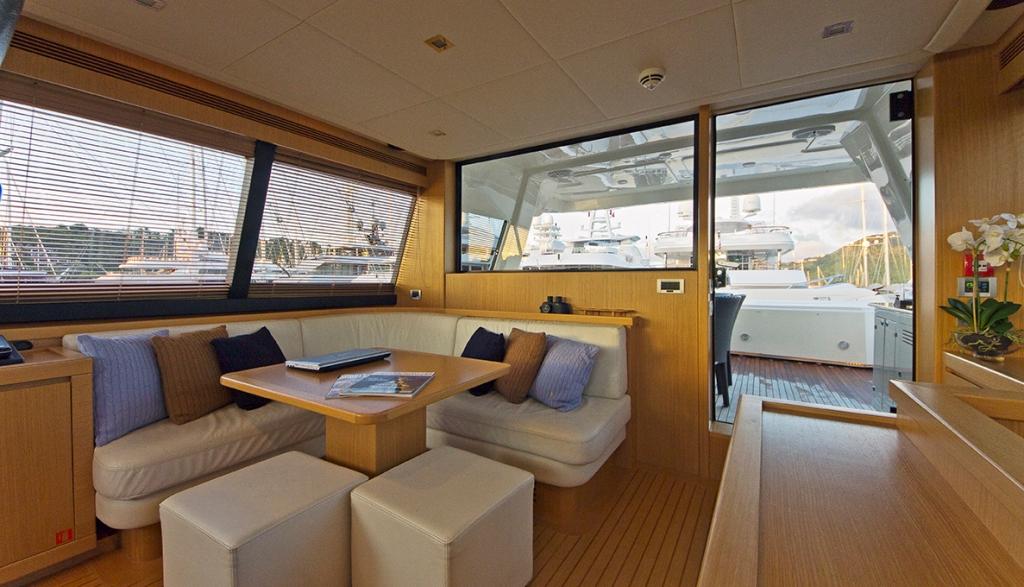 Motor Yacht ZIACANAIA - Upper lounge