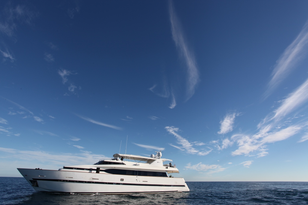Motor yacht  MOONDANCE - On Charter