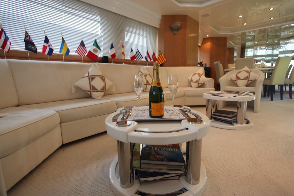 Motor yacht  MOONDANCE - Salon seating