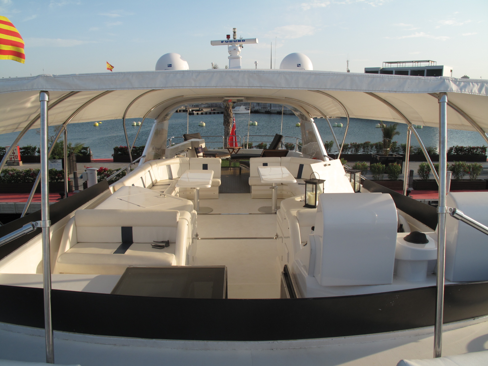Motor yacht  MOONDANCE - Top Deck