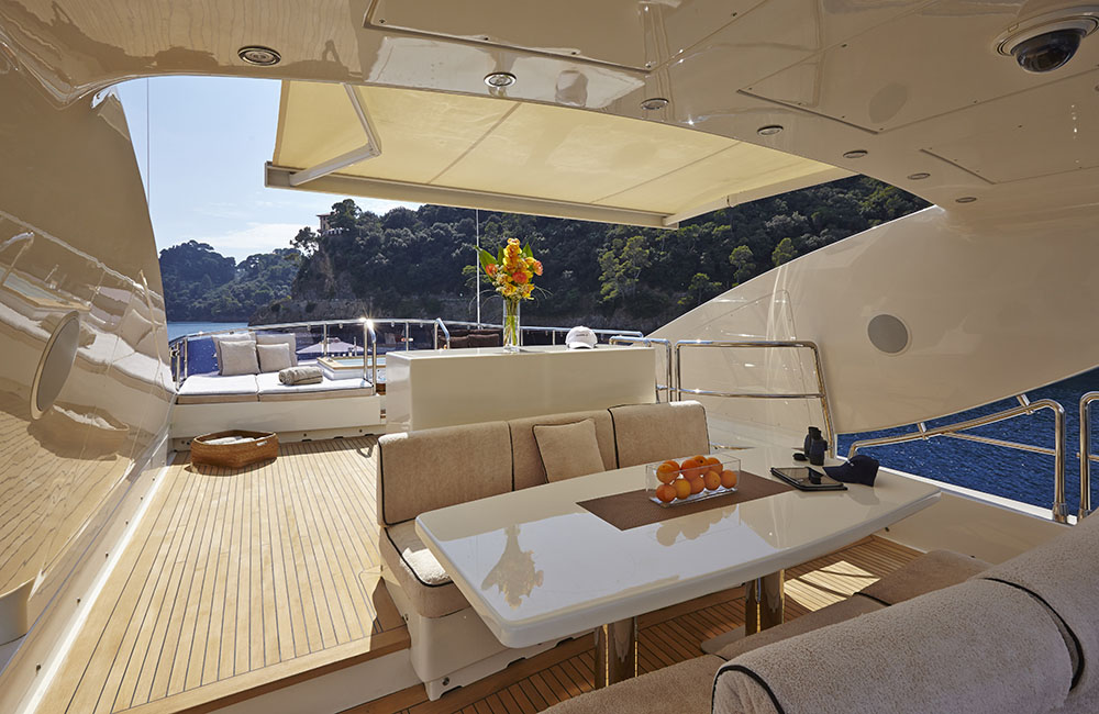 Motor yacht ANTELOPE III - Sundeck Dining and Sunpads