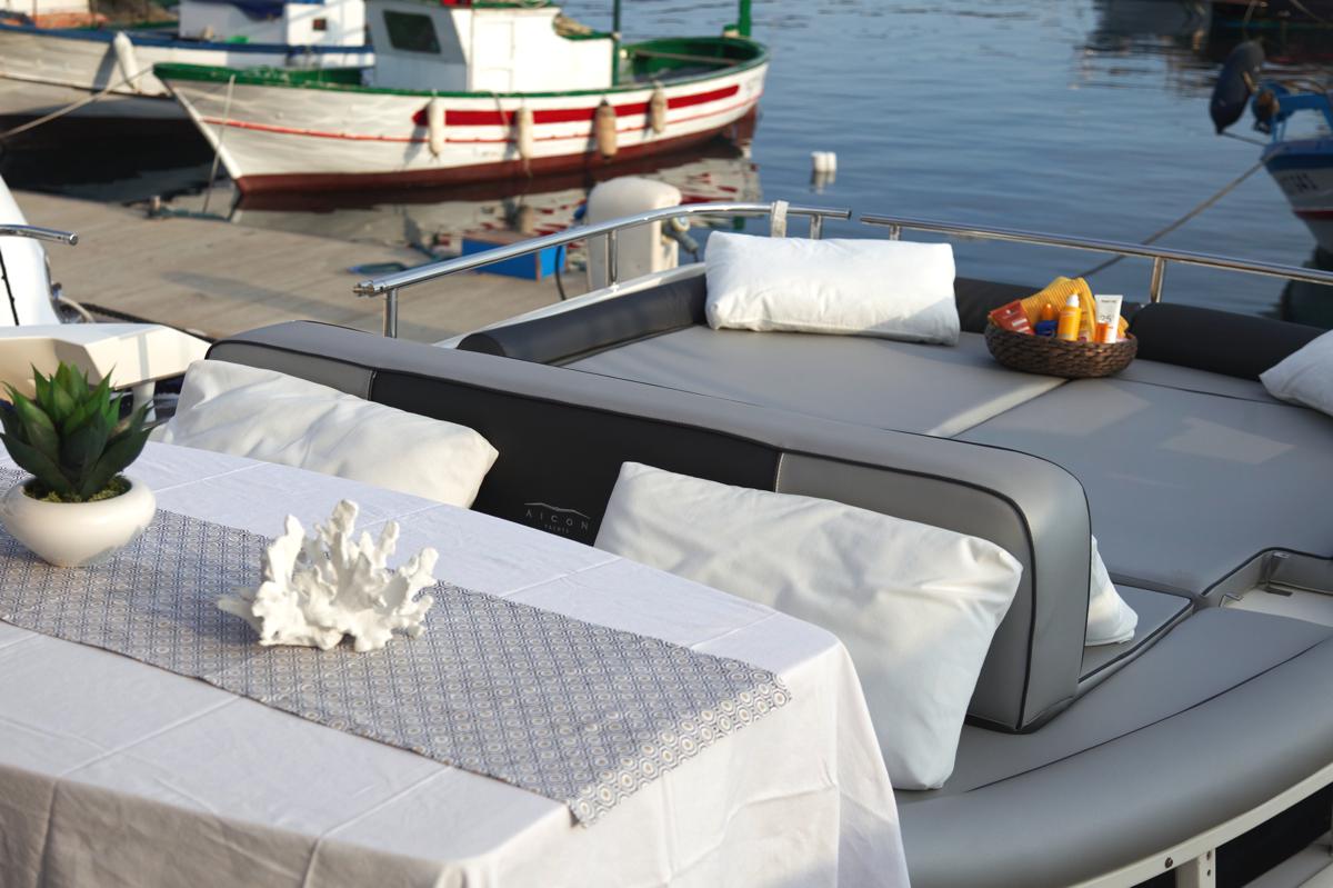 Motor yacht ARWEN - Aft deck dining and sunpads