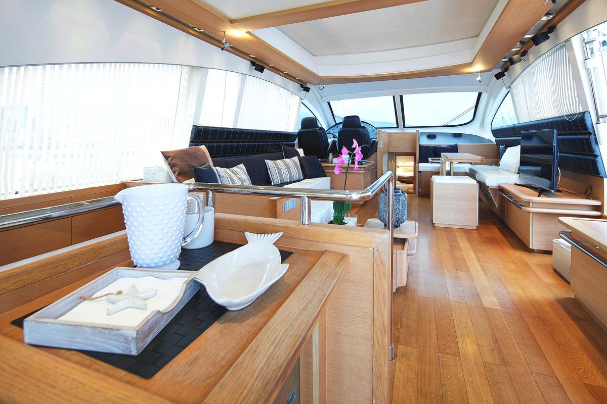 Motor yacht ARWEN - Salon view forward
