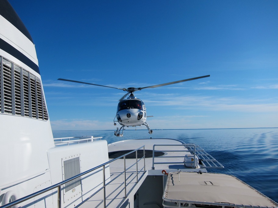Motor yacht ASTERIA -  helicopter Landing
