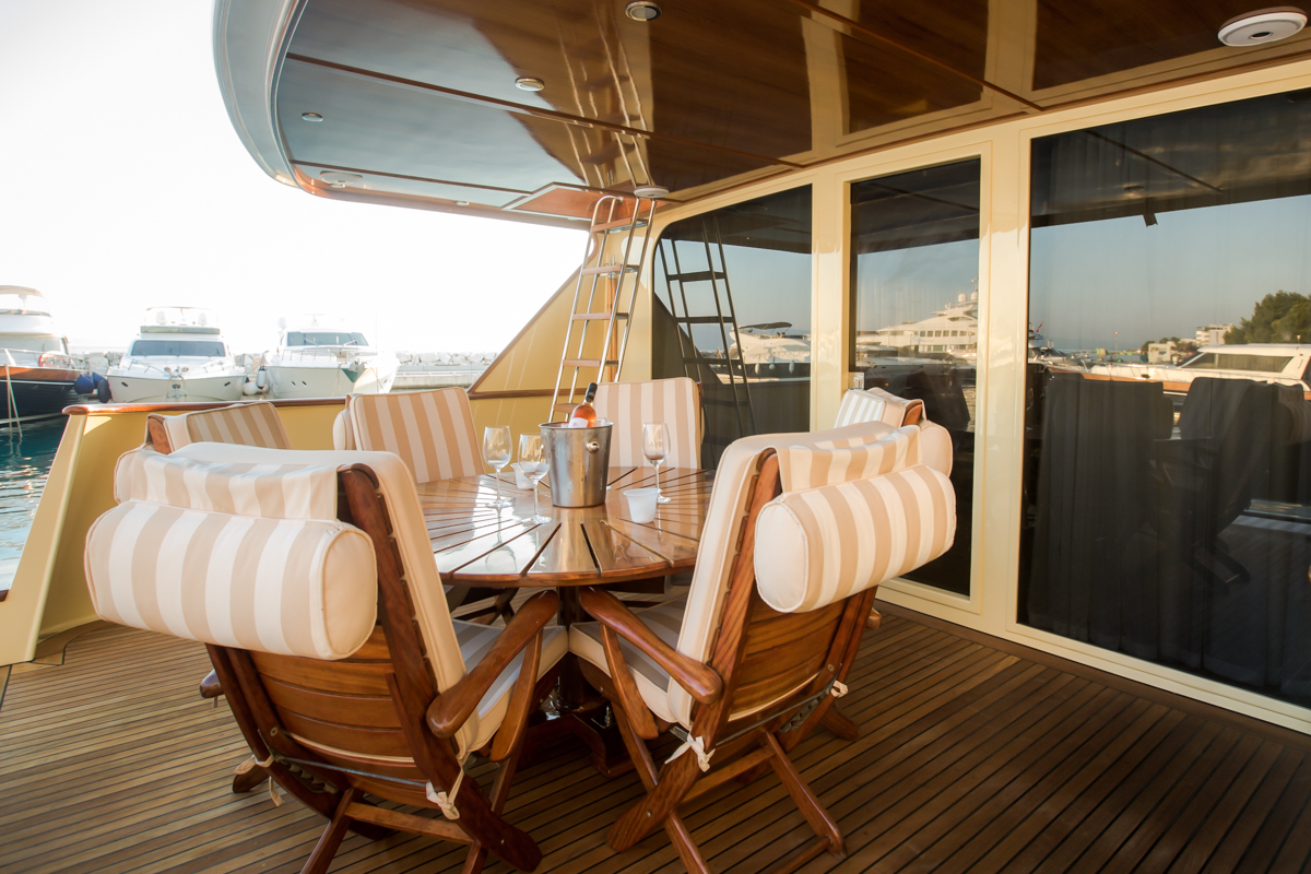 Motor yacht AURIANE - Alfresco dining