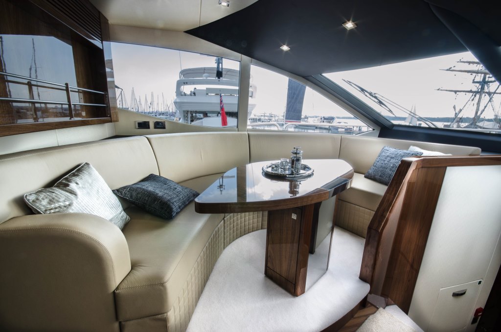 Motor yacht AUTUMN -  Forward Seating