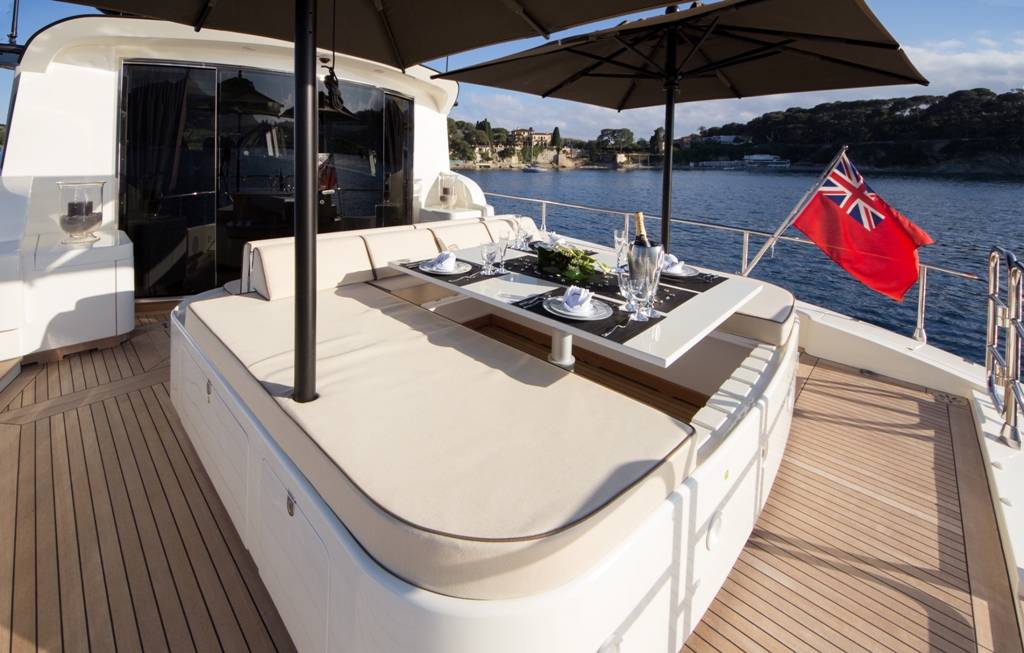 Motor yacht BLOOMS -  At Deck sunpads and dining