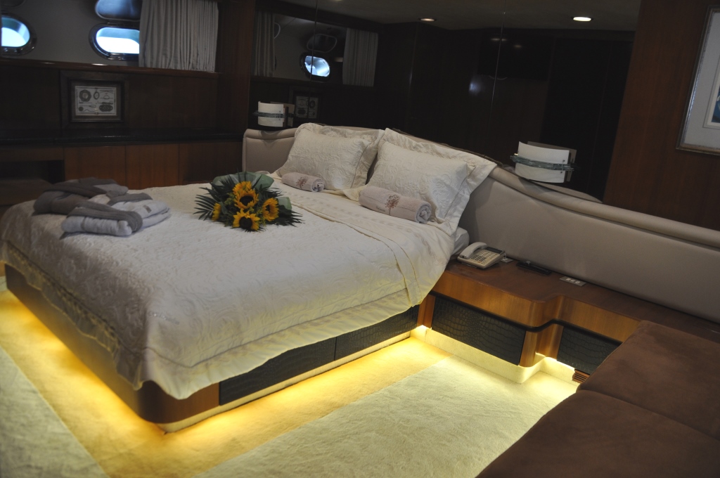 Motor yacht BON VIVEUR - Master Cabin