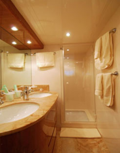 Motor yacht BONITO -  Bathroom