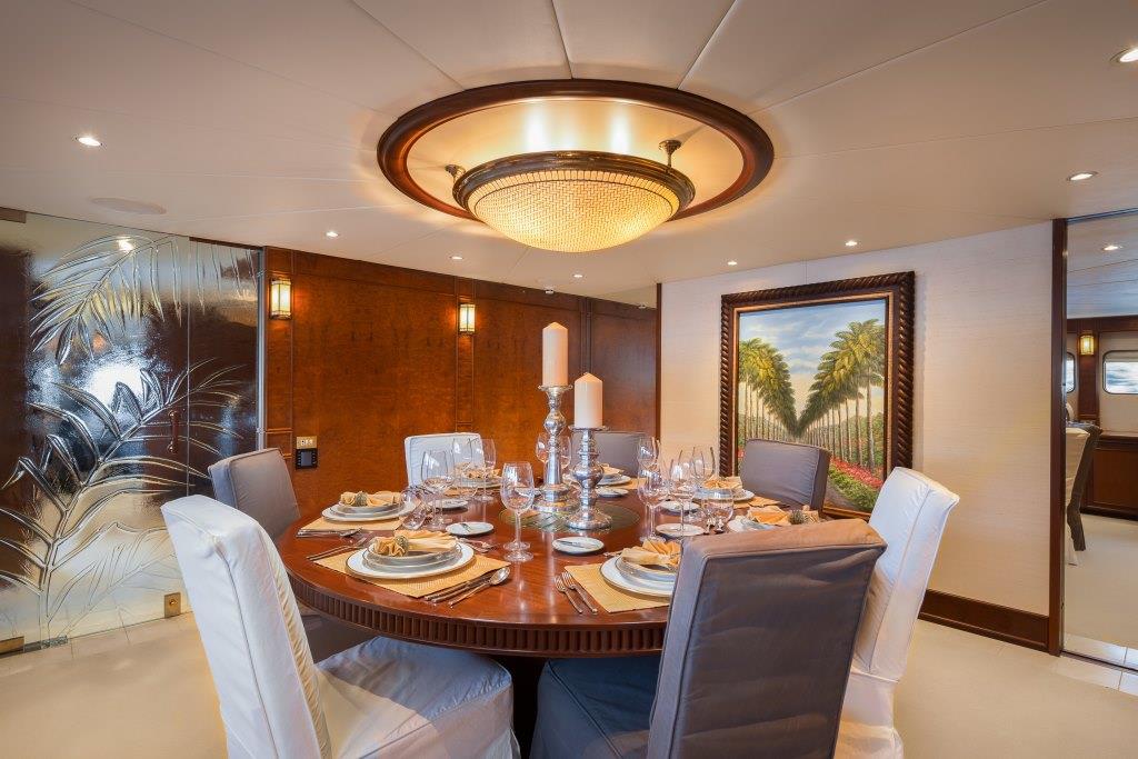 Motor yacht BRAZIL - Dining room