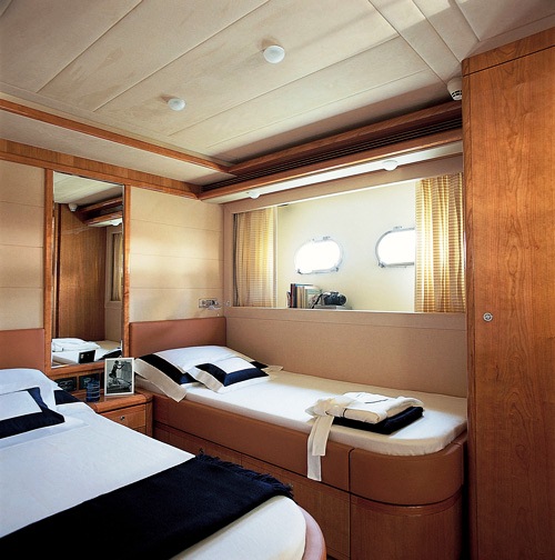 Motor yacht CHI 5 -  Twin Cabin