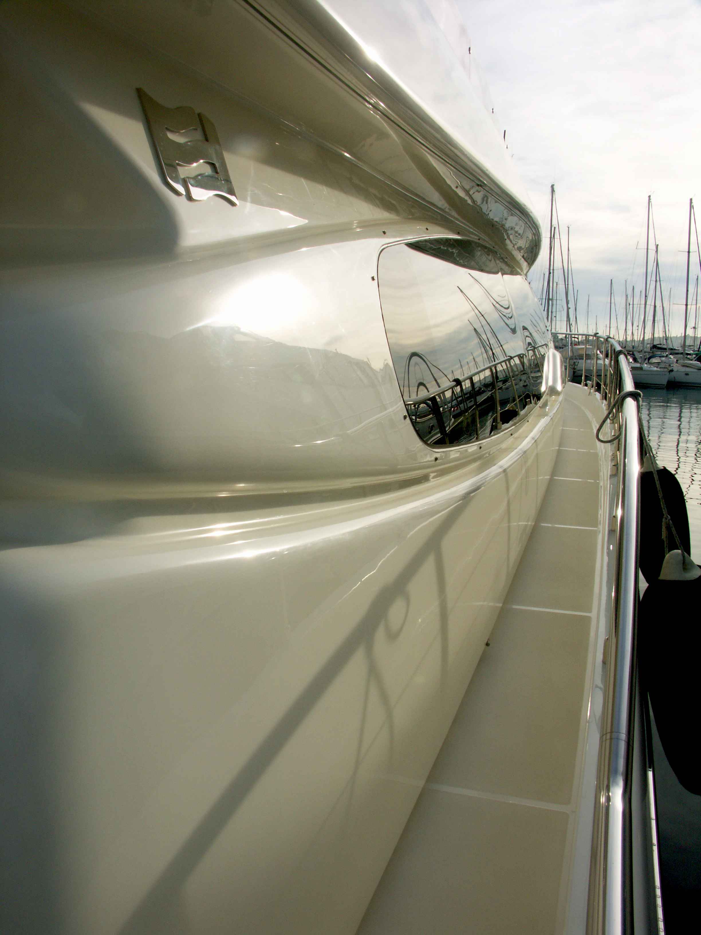 Motor yacht D BOGEY -  Side Deck