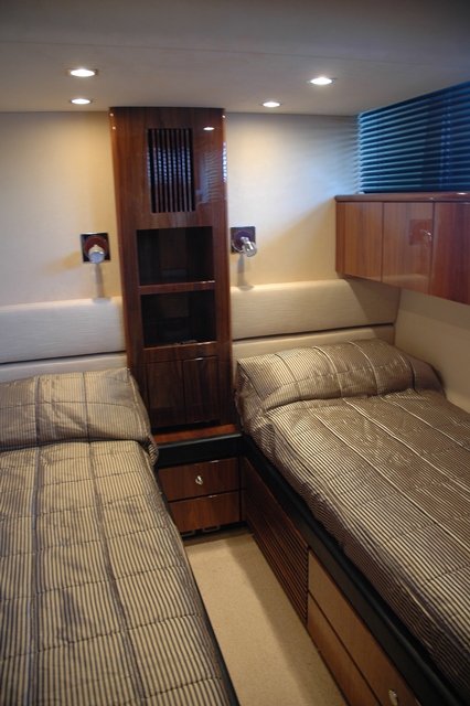 Motor yacht D5 -  Twin Cabin