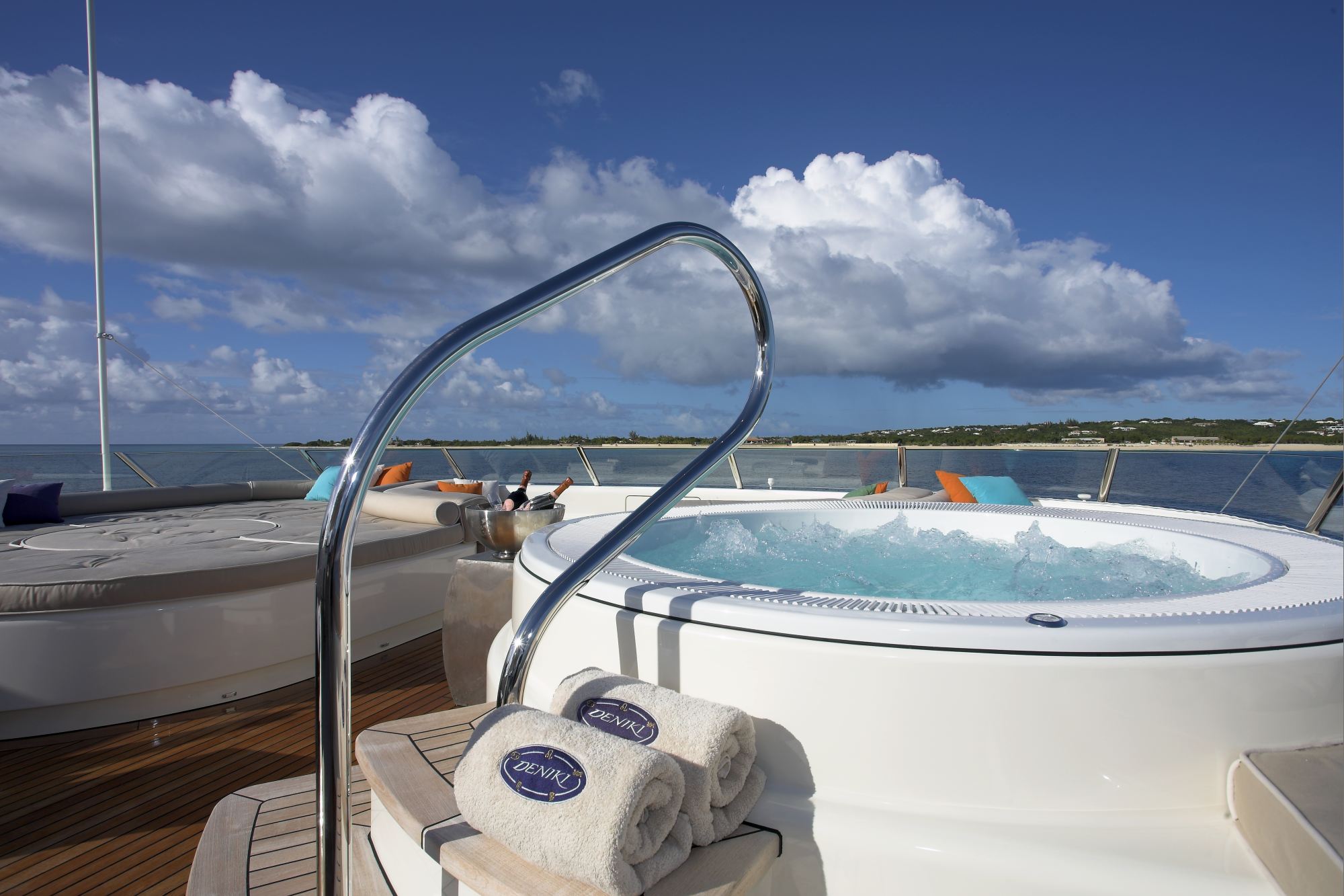 Motor yacht DENIKI - Sunpads and an offset Spa Pool