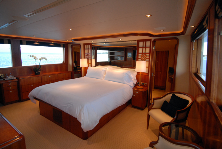 Motor yacht Dona Lola -  Master Cabin