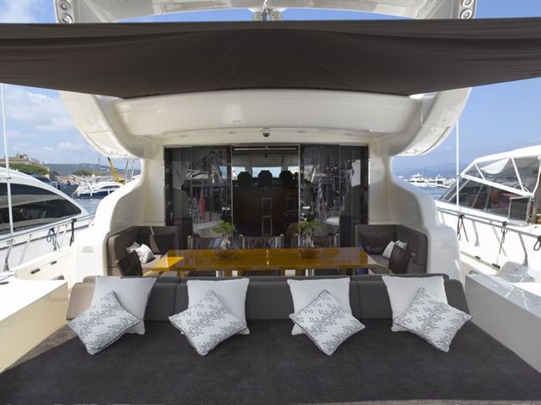 Motor yacht ECLAT - Aft deck