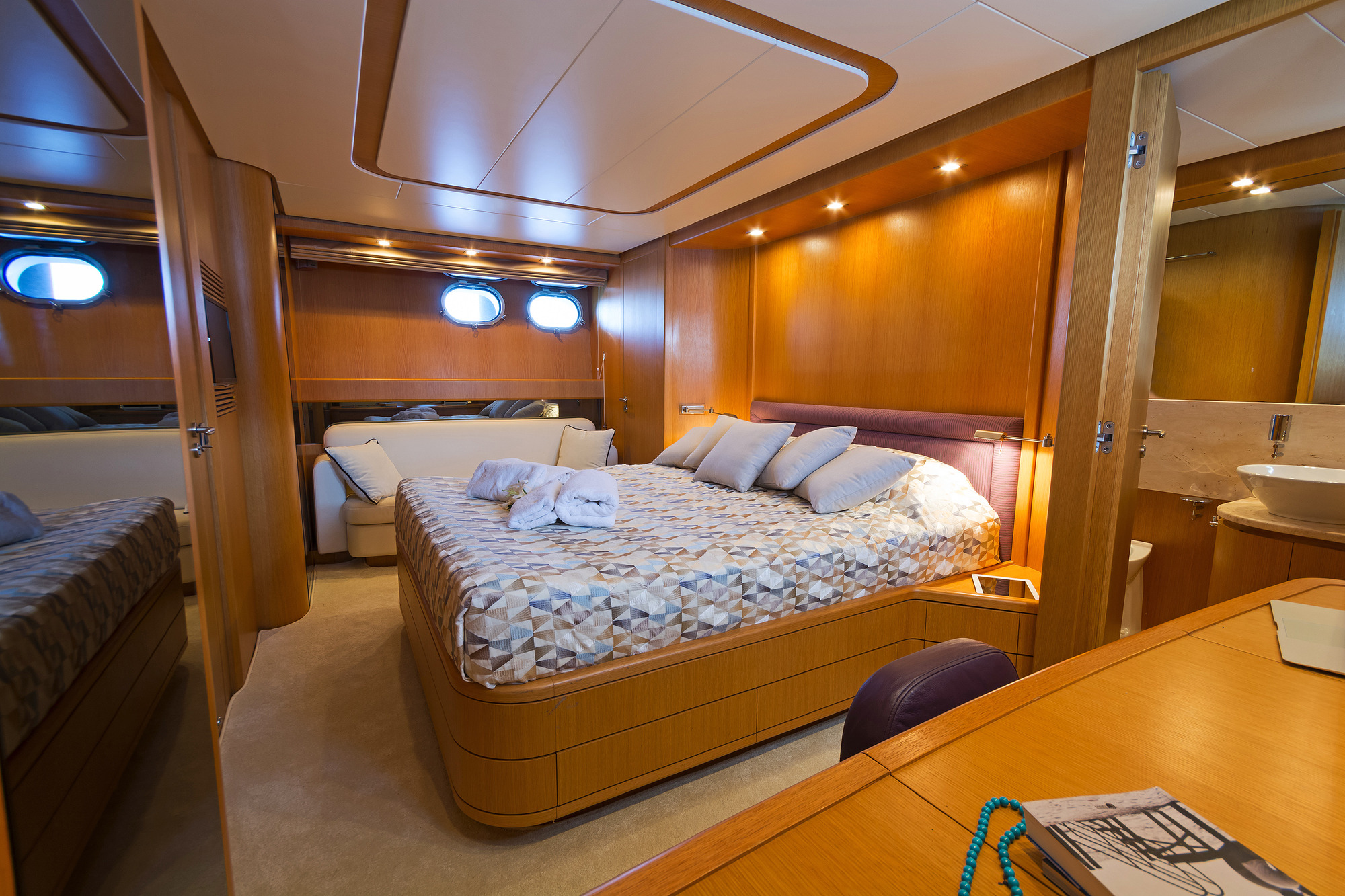Motor yacht FOS - Master cabin