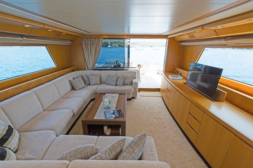 Motor yacht FOS - Salon view aft