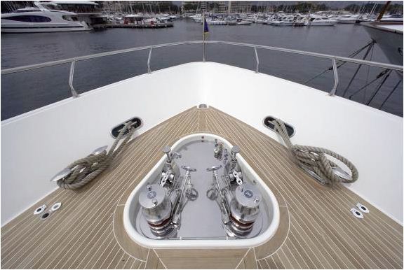 Motor yacht FRIDAY - Bow