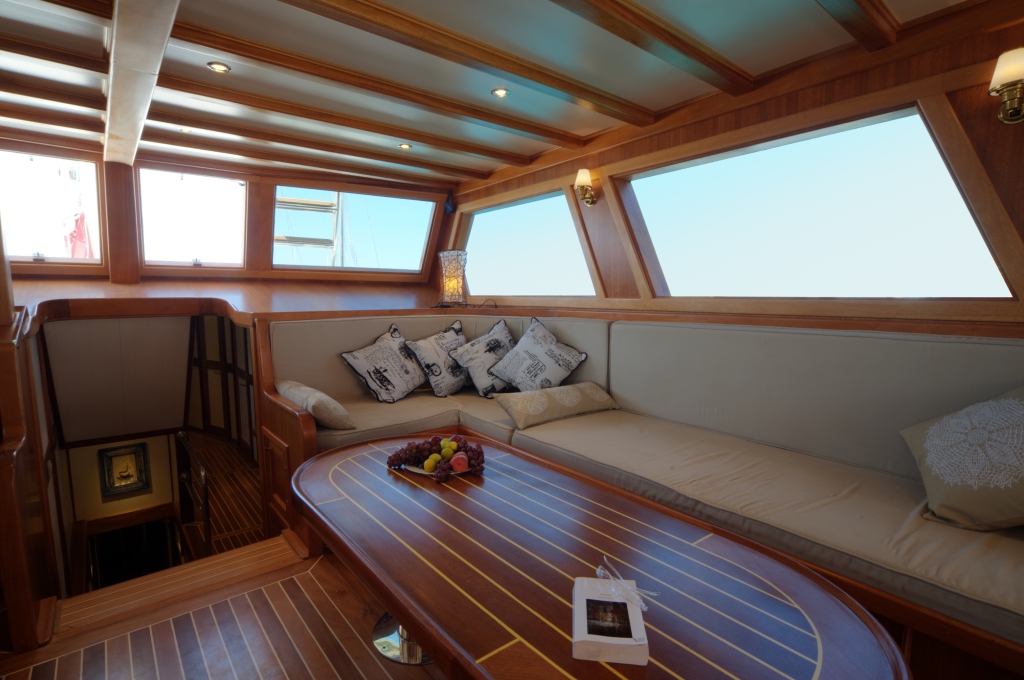 Motor yacht GALATEA - Upper Salon