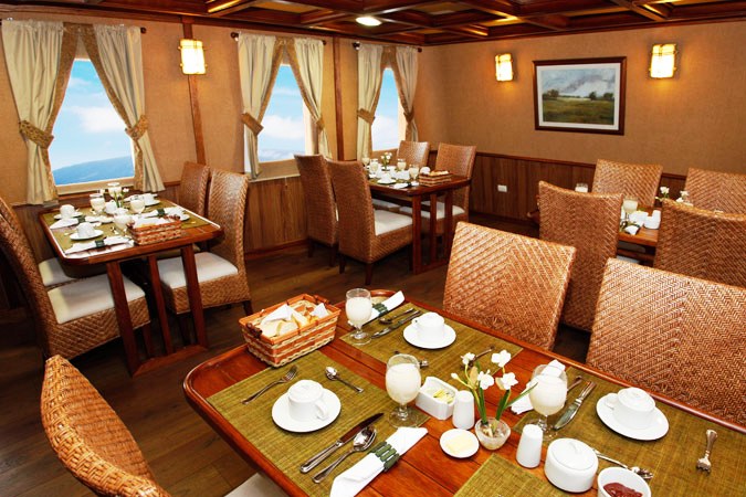 Motor yacht GRACE -  Dining