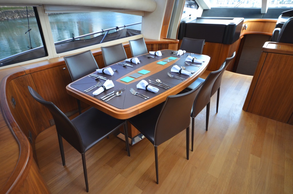 Motor yacht HOOLIGAN - Dining