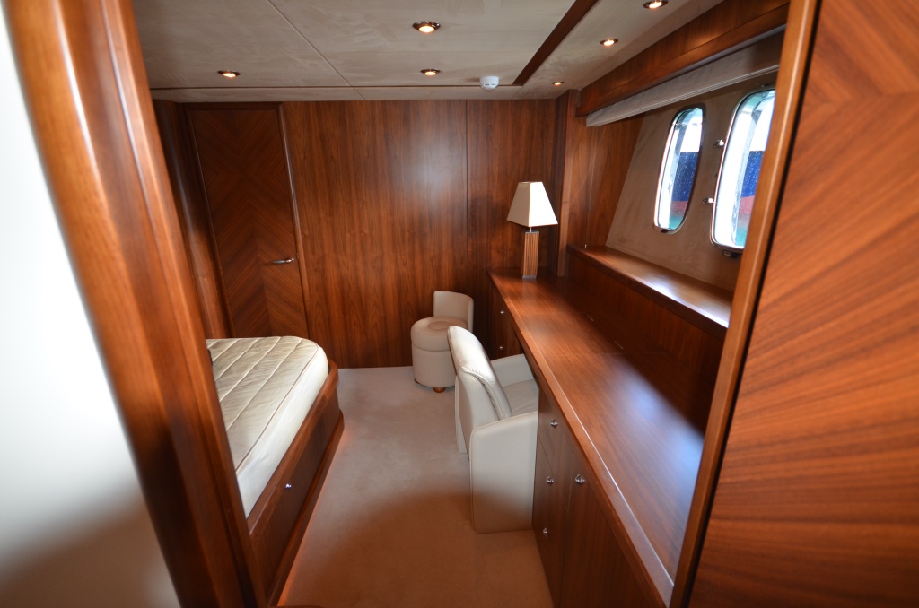 Motor yacht HOOLIGAN - Master Cabin Entrance